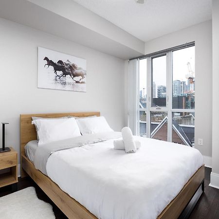 Dwtn Condo Near Cn Tower! W/ Free Parking Toronto Bagian luar foto