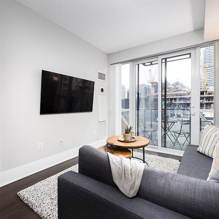 Dwtn Condo Near Cn Tower! W/ Free Parking Toronto Bagian luar foto