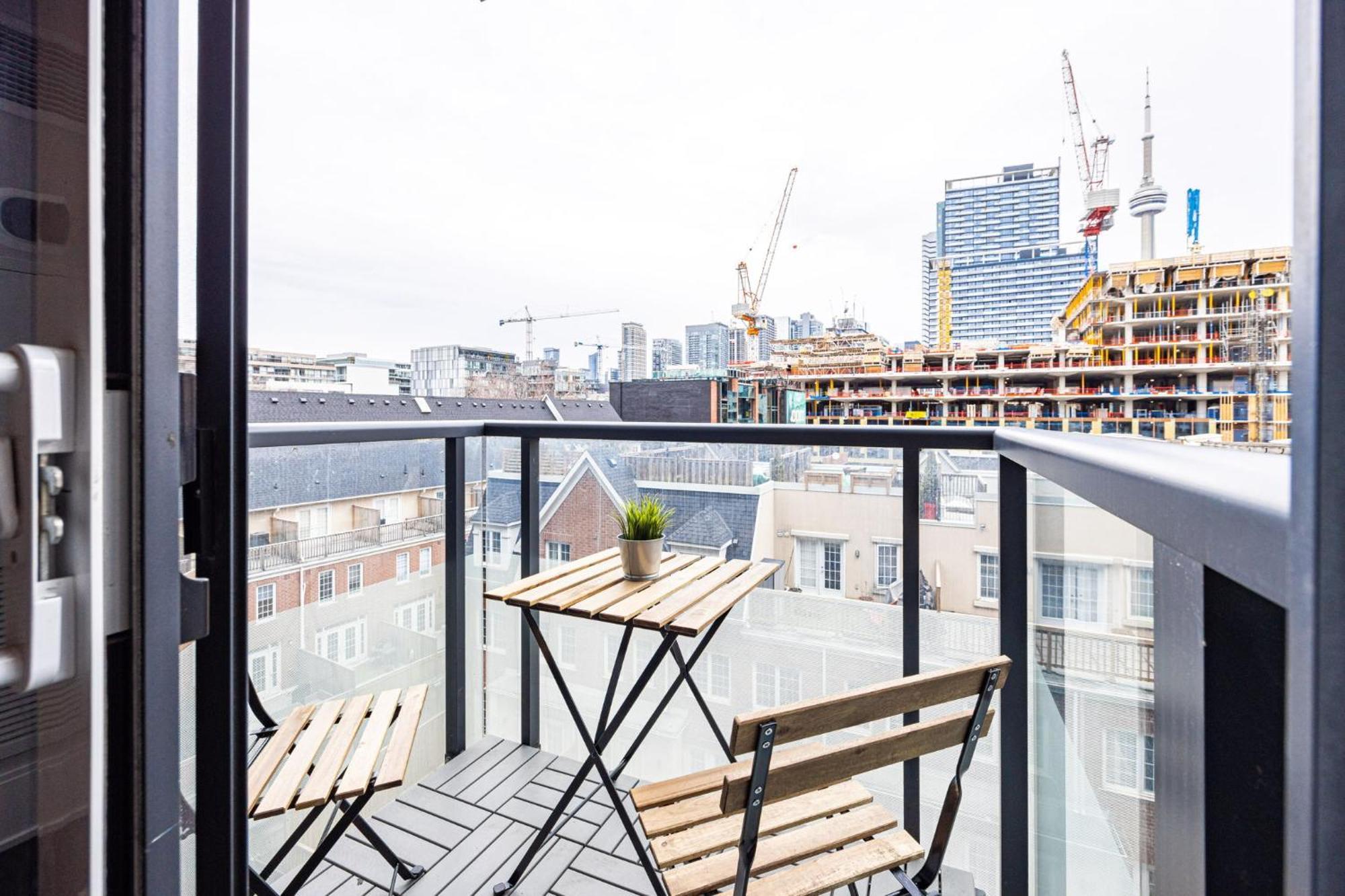 Dwtn Condo Near Cn Tower! W/ Free Parking Toronto Bagian luar foto