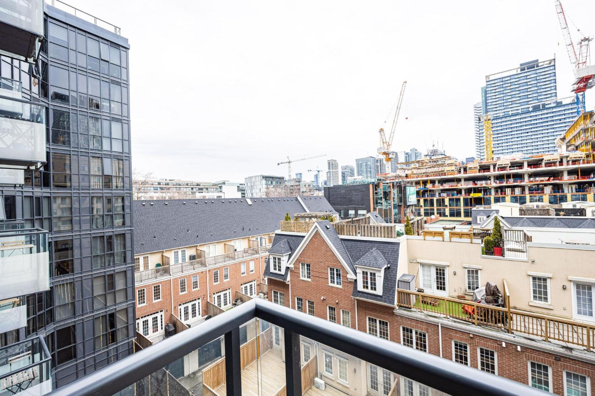 Dwtn Condo Near Cn Tower! W/ Free Parking Toronto Bagian luar foto